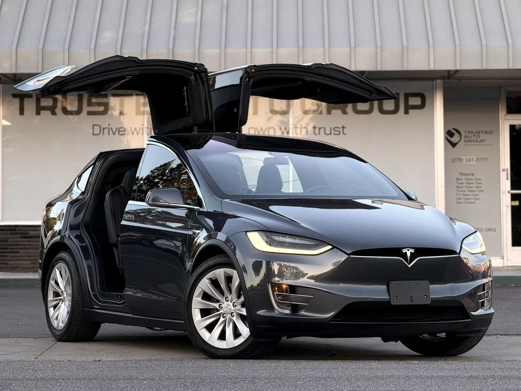 tesla model x 2017 5YJXCAE25HF060472 image tesla model x 2017 5YJXCAE25HF060472 image